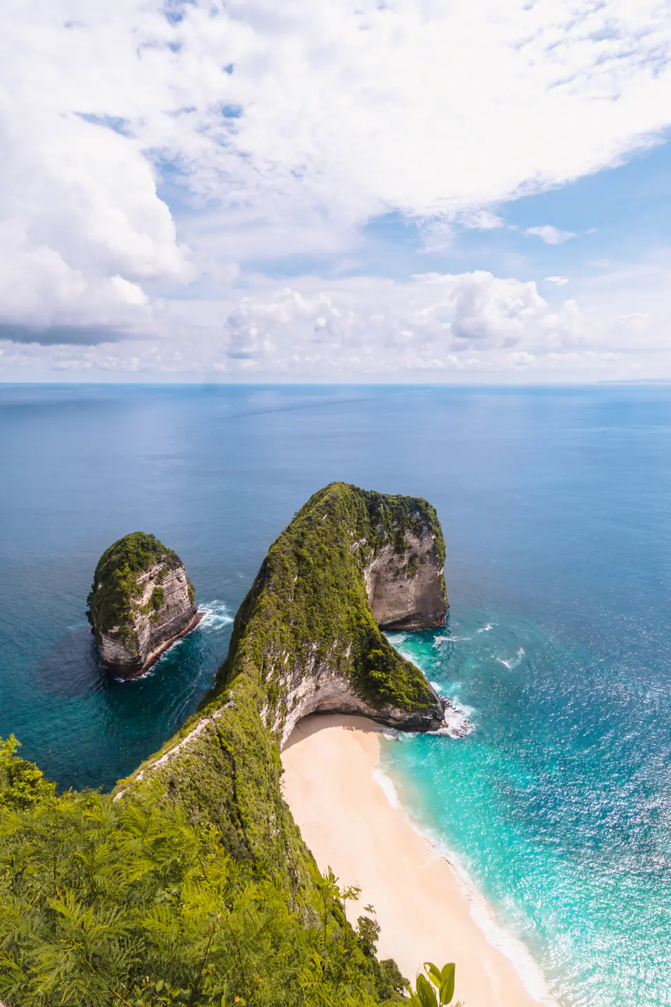 the-beautiful-penida-island-in-bali-indonesia-2025-10-17-07-05-05-utc